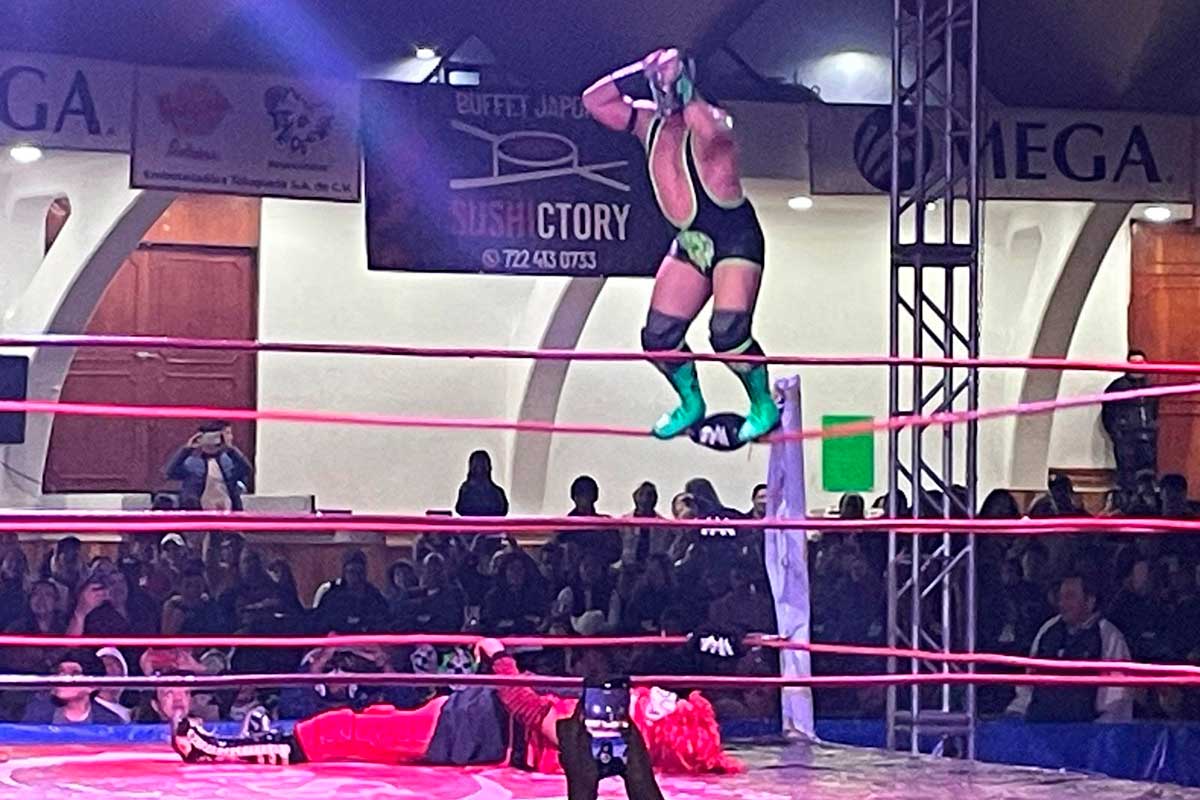 Luchadores Independientes en el Salón Rojo del Club Toluca.