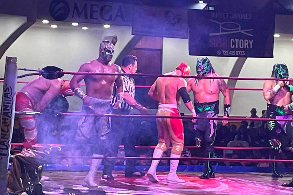 Luchadores Independientes en el Salón Rojo del Club Toluca.