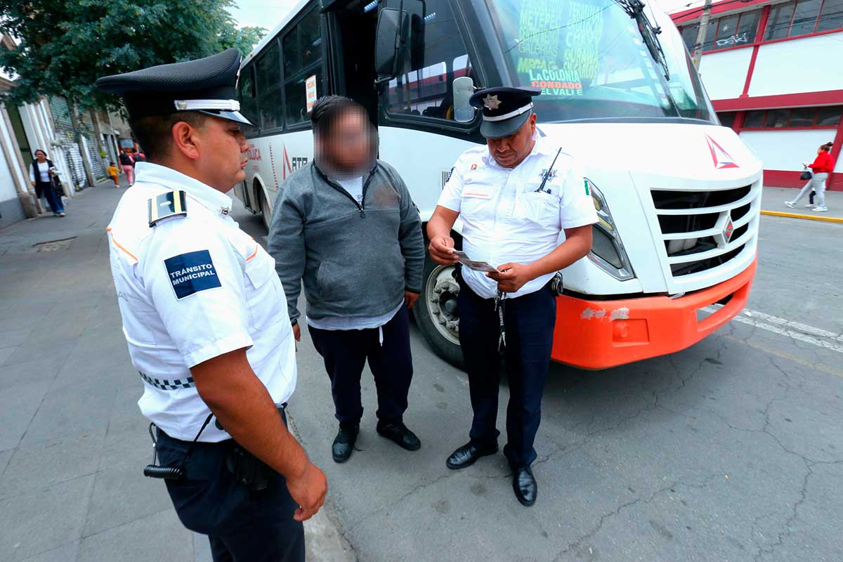 Ricardo Moreno hará cumplir la ley de tránsito a autobuses de transporte público.