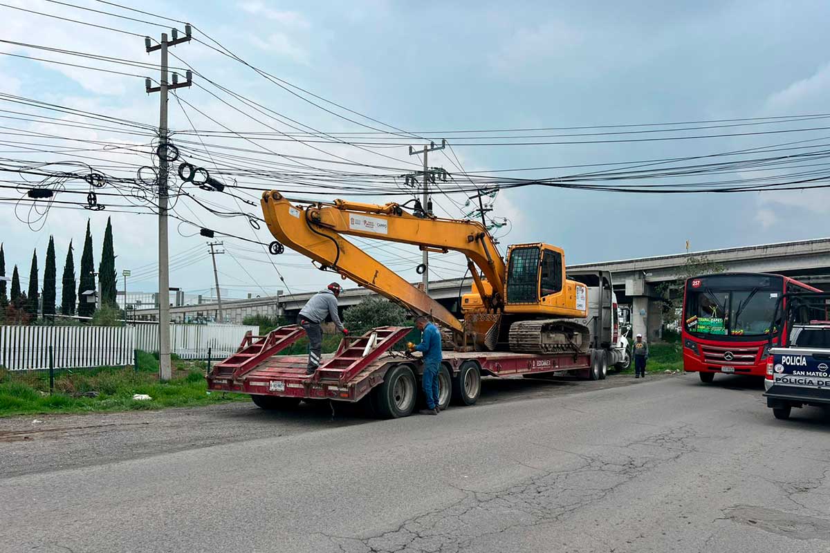 San Mateo Atenco realiza limpieza en el río Lerma.
