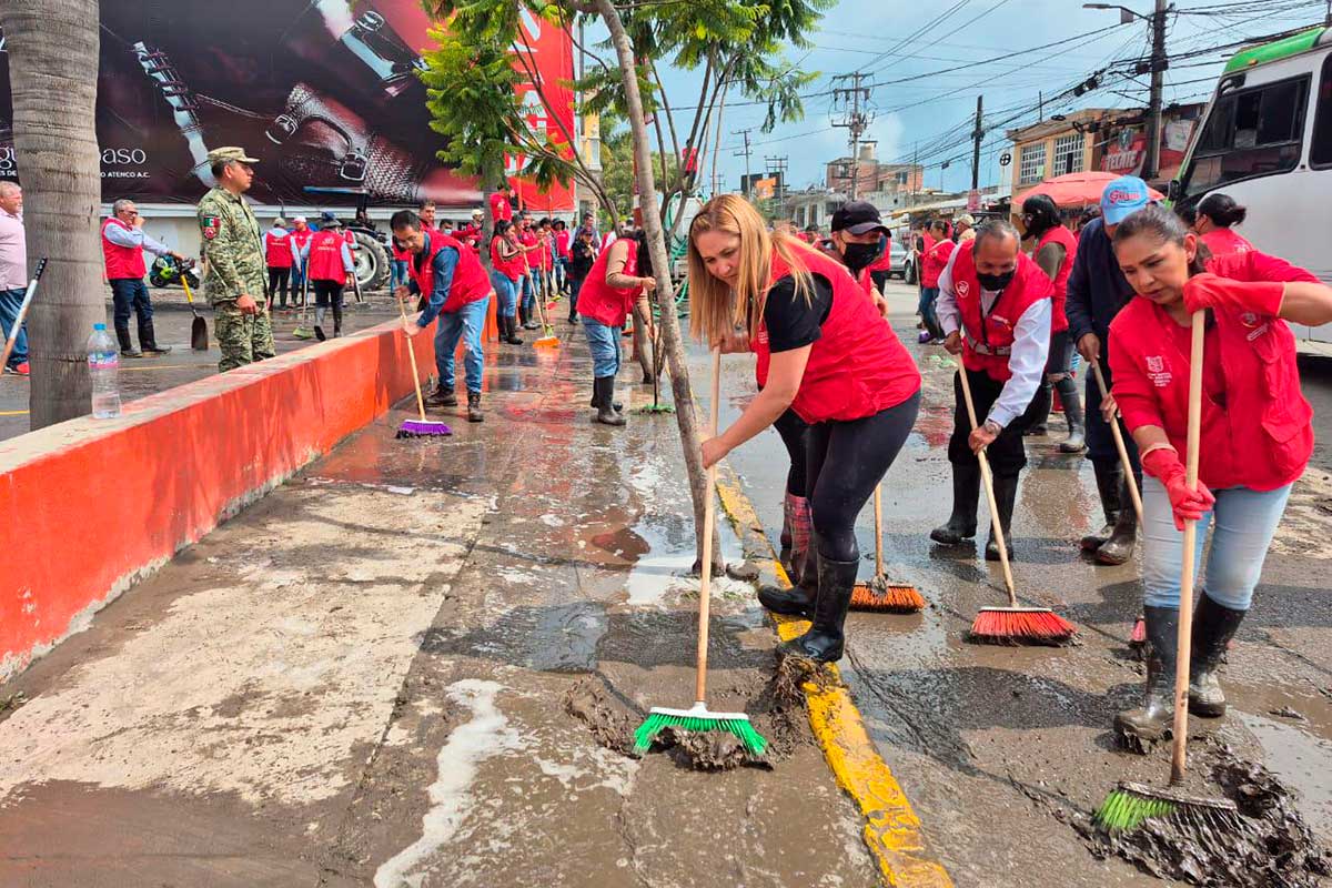 San Mateo Atenco responde con limpieza y ayuda directa a familias afectadas por lluvias intensas