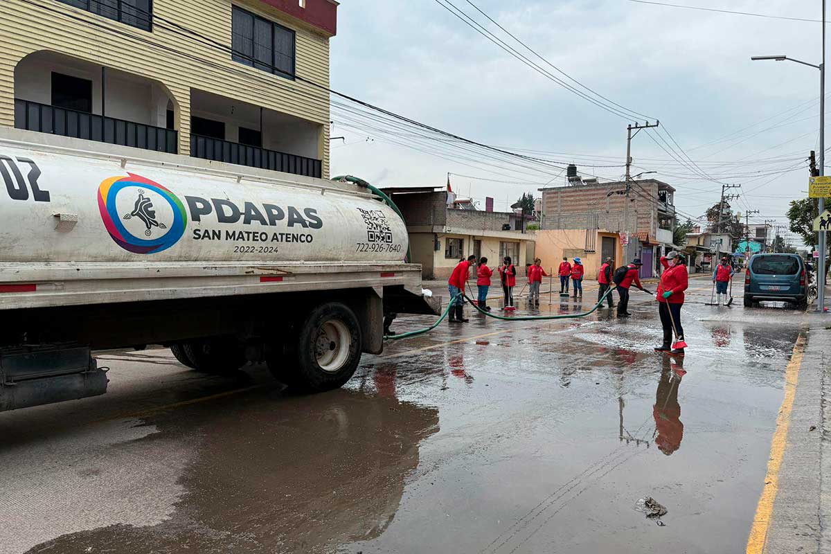 Operativo de limpieza en San Mateo Atenco por temporada de lluvias.