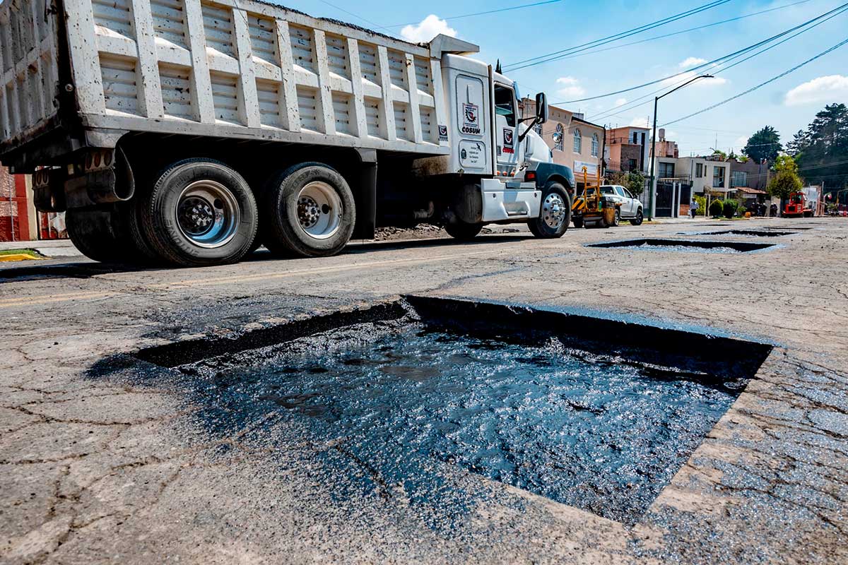 Gobierno de Toluca lanza plan de bacheo permanente durante la temporada de lluvias.