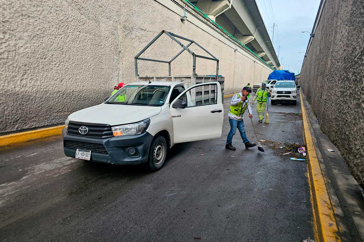 Toluca realiza labores de limpieza tras fuerte lluvia en Las Torres