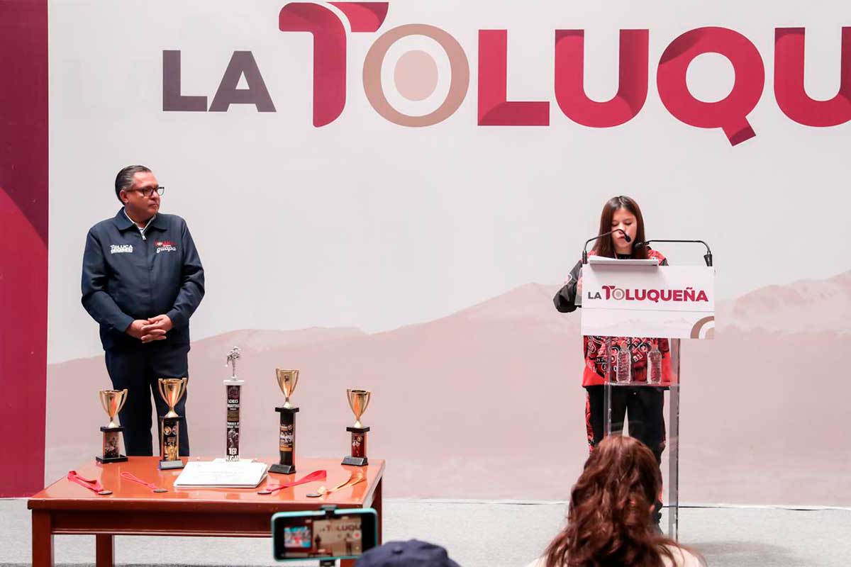 Toluca reconoce a atleta toluqueña,