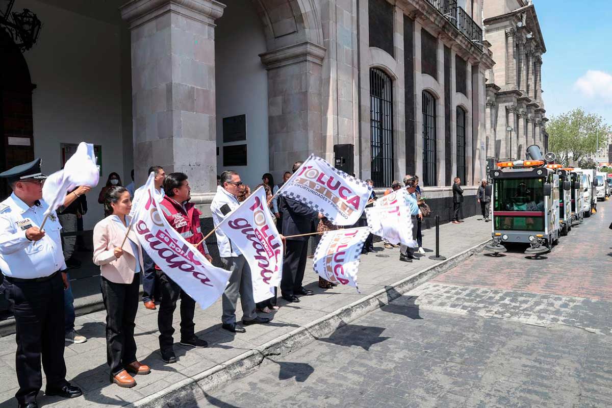 Toluca adquiere nuevas barredoras eléctricas.