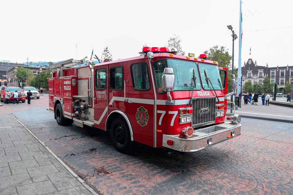 Toluca equipa al cuerpo de Bomberos.
