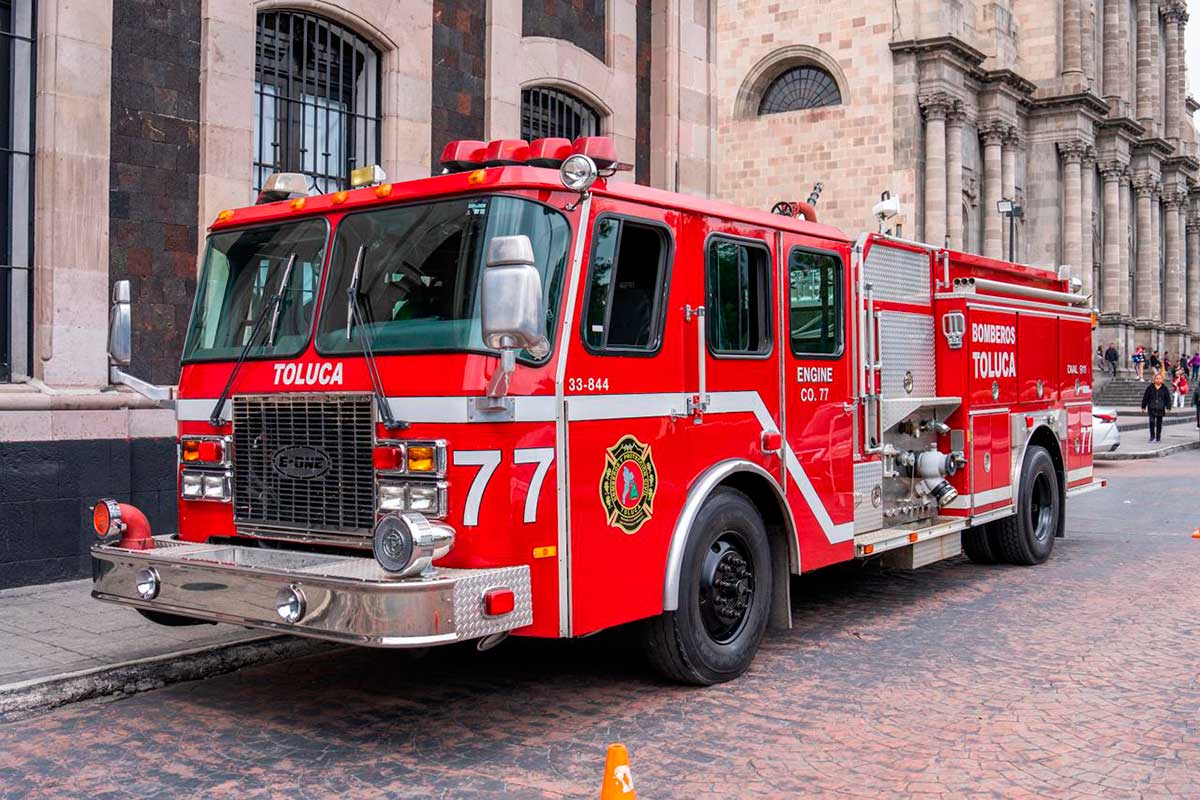 Toluca equipa al cuerpo de Bomberos.