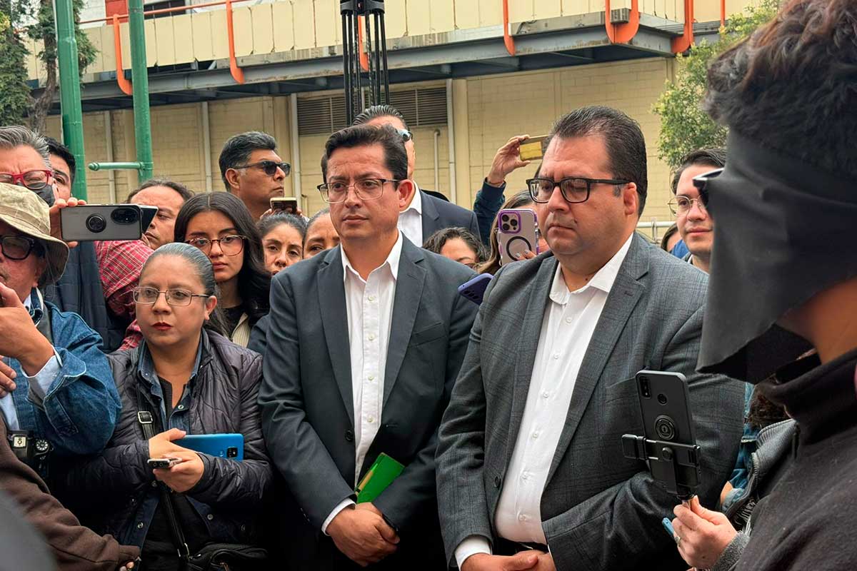 Dialogo entre autoridades de la UAEMéx y estudiantes.