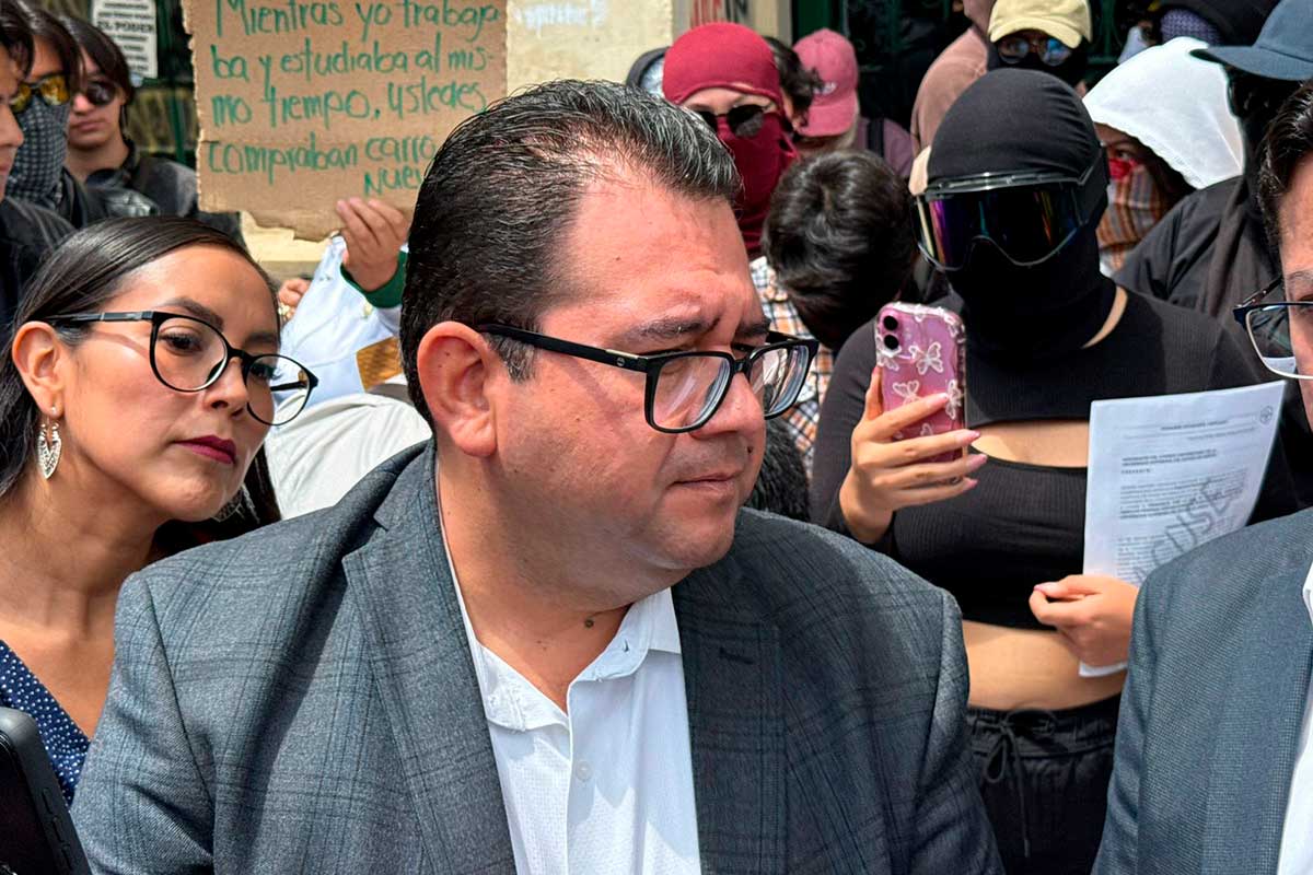 Dialogo entre autoridades de la UAEMéx y estudiantes.