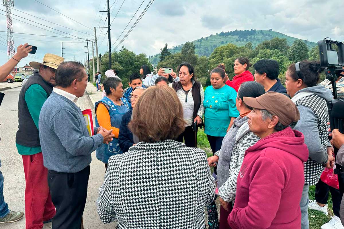 Vecinos de Calixtlahuaca exigen justicia por muerte de pasajera tras accidente en la Toluca-Atlacomulco