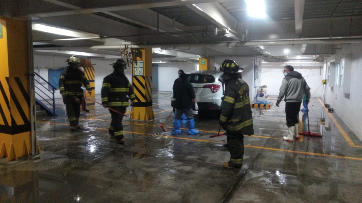 Atienden encharcamientos en Toluca tras intensa lluvia: Protección Civil despliega operativo
