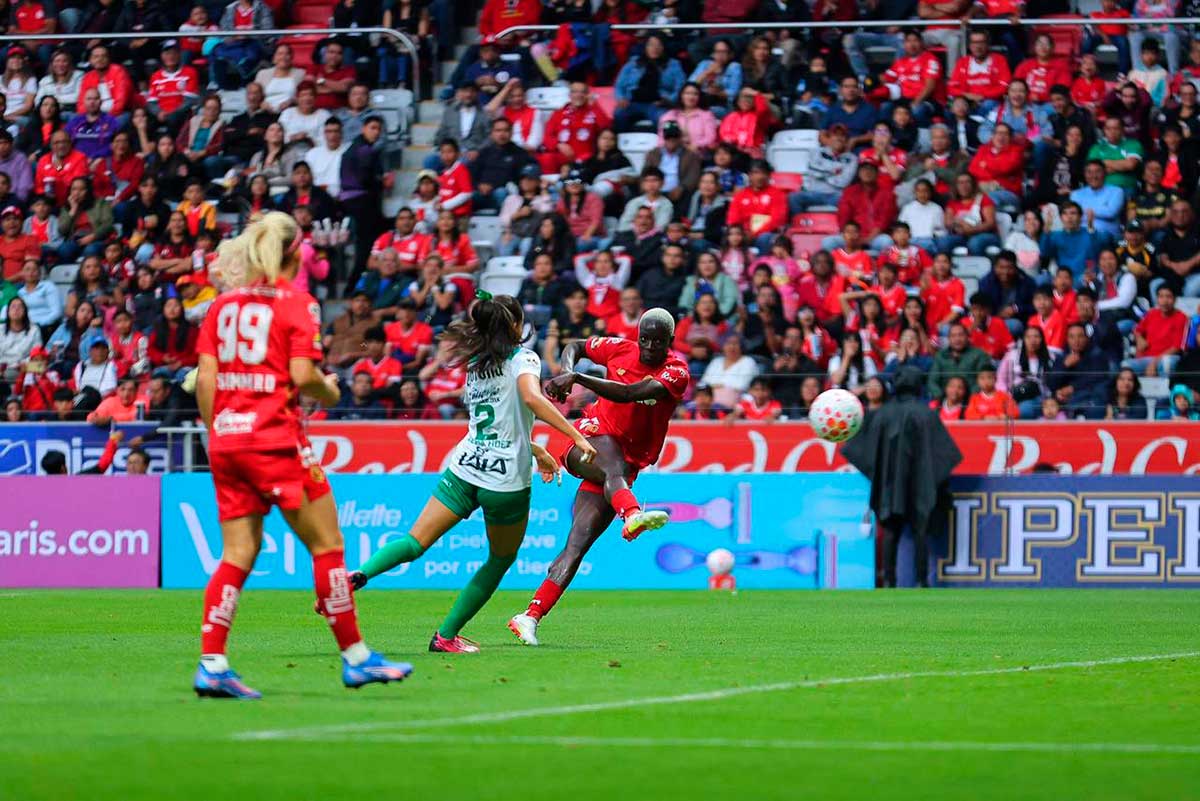 Diablas del Toluca vencen a Santos en partido del Torneo Apertura 2025.