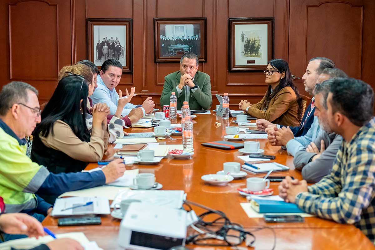 Gobierno de Toluca y Junta de Caminos rehabilitarán vialidades.