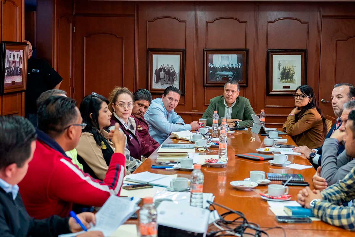 Gobierno de Toluca y Junta de Caminos unen esfuerzos para rehabilitar vialidades