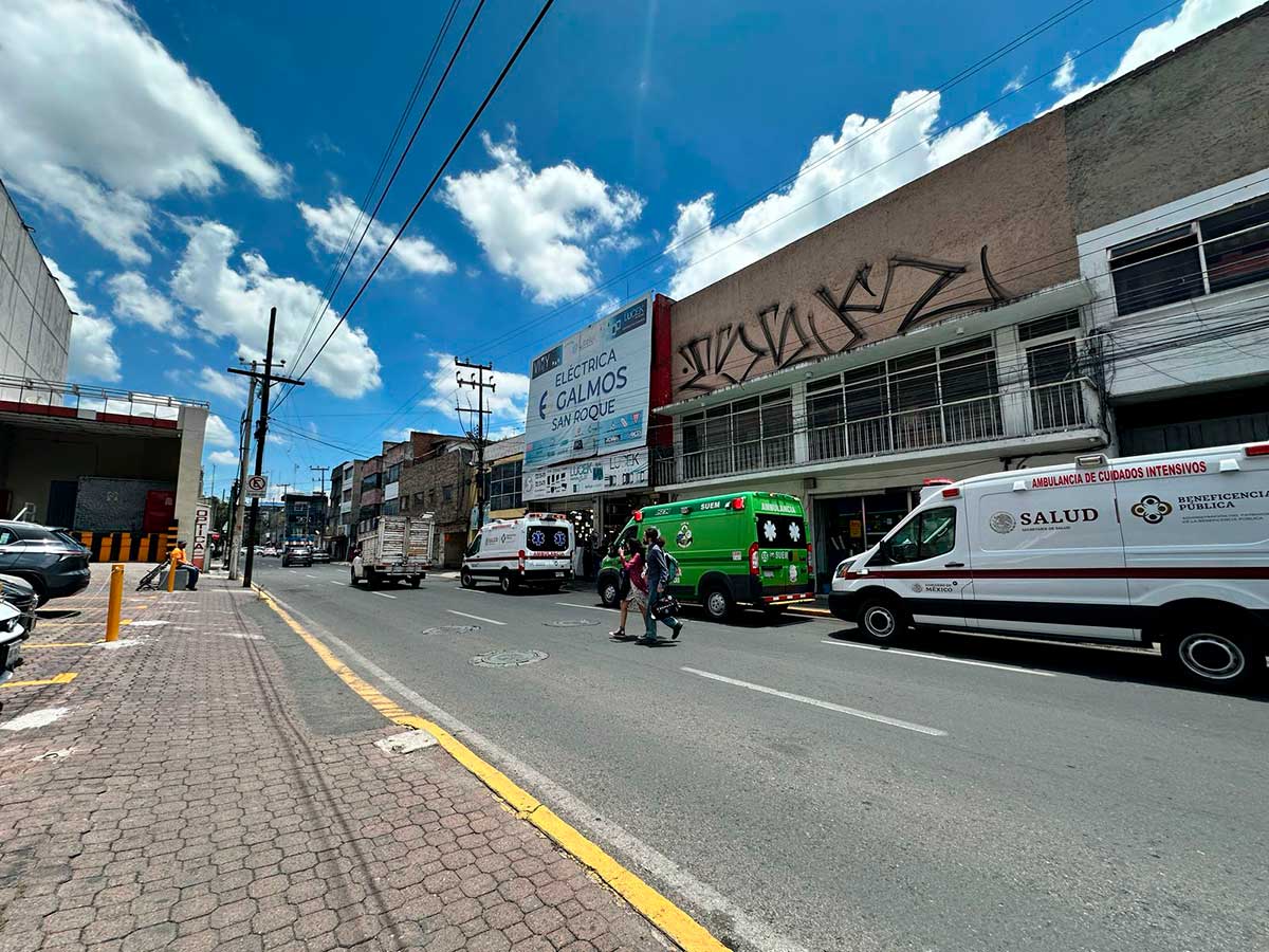 Trabajador sufre descarga eléctrica en Toluca.