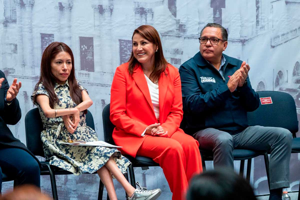 Evento de firma de convenio del DIF Toluca y la Secretaría del Trabajo.