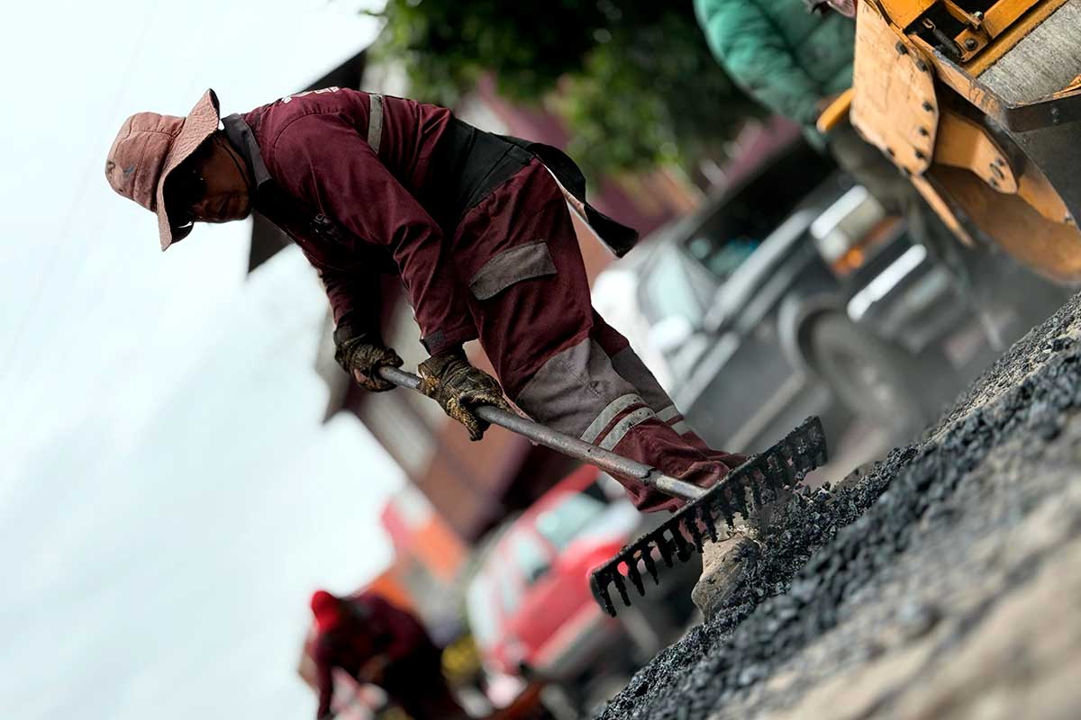 Inician Gobierno de Toluca y Junta de Caminos trabajos de bacheo en vialidades clave