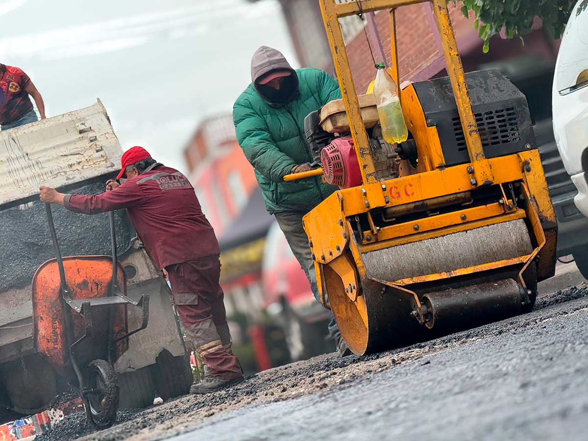 Inicia Toluca y Junta de Caminos bacheo de principales vialidades de la ciudad.