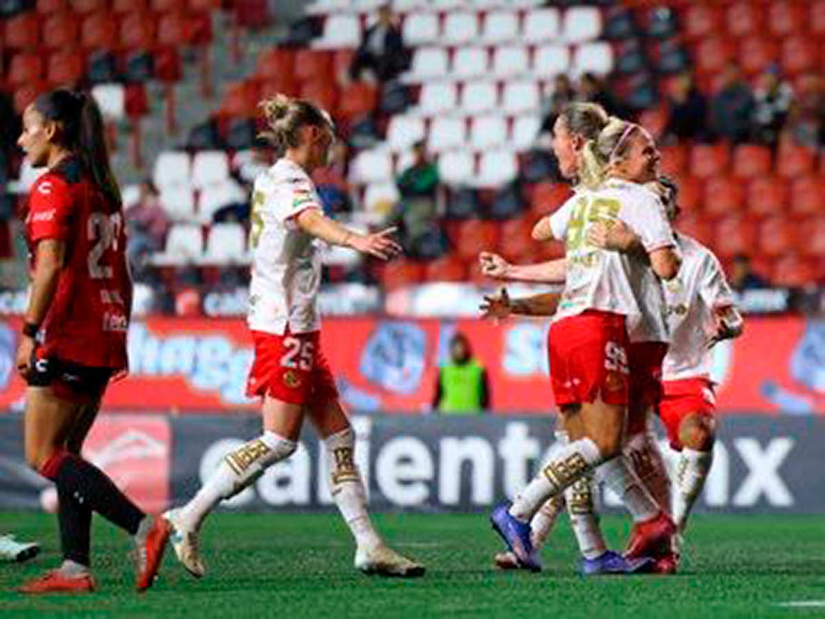 Diablas Rojas del Toluca vencen a las Xolas del Tijuana en partido del Apertura 2025.