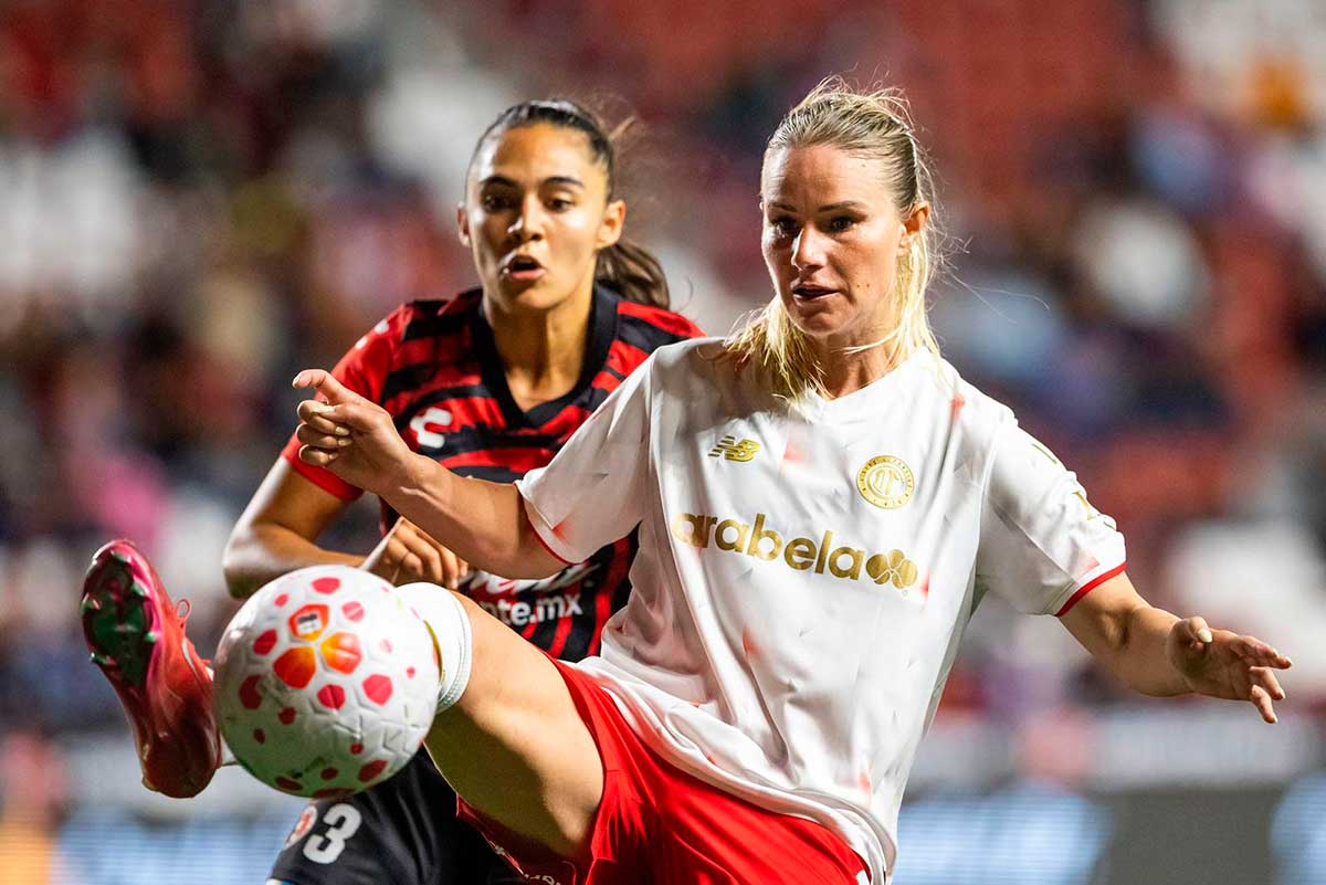Diablas Rojas del Toluca vencen a las Xolas del Tijuana en partido del Apertura 2025.