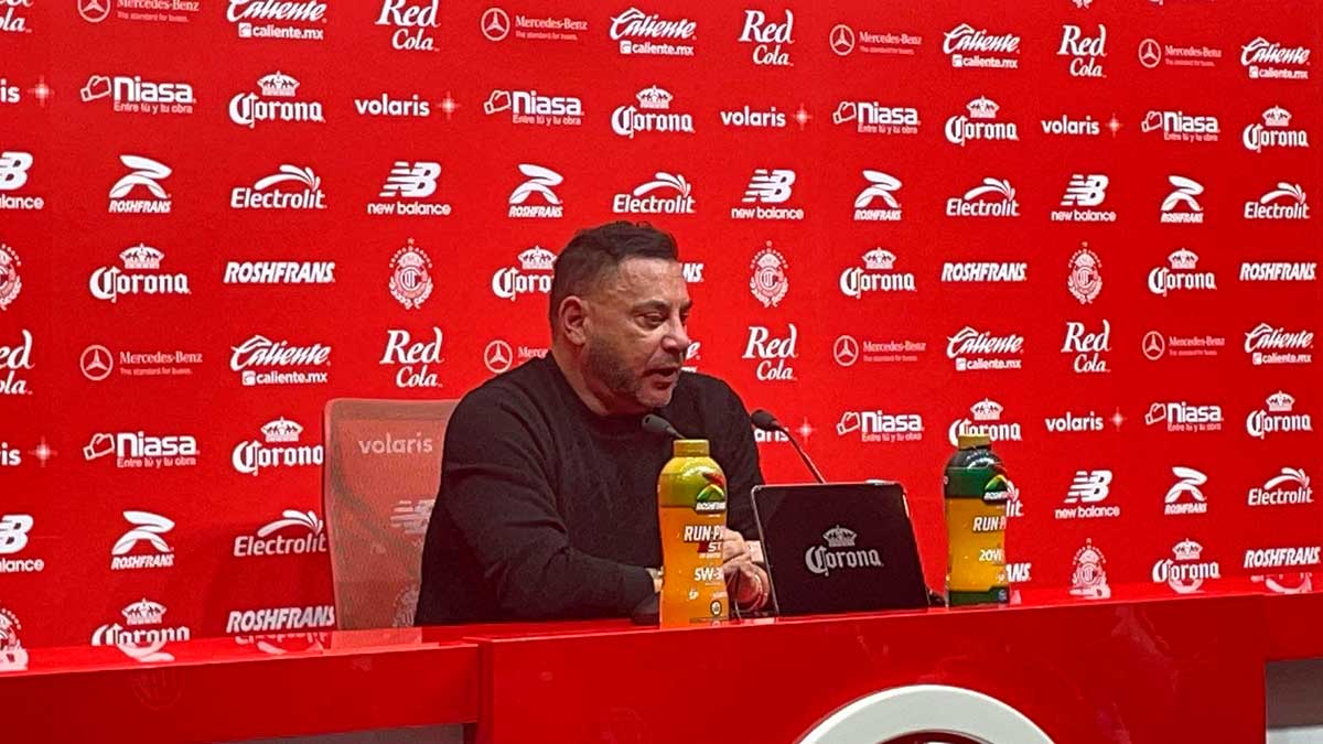Conferencia de prensa de el técnico del Toluca Antonio Mohamed.