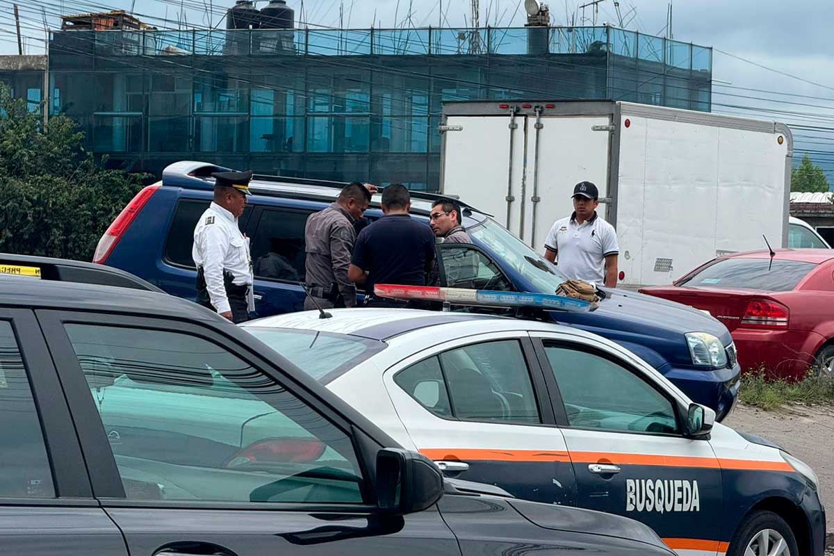 Muere hombre por paro cardiaco dentro de su vehículo en la Toluca-Naucalpan