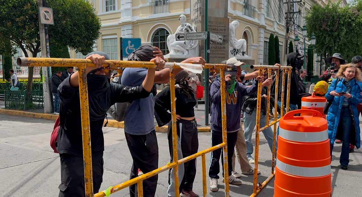 Paristas estudiantes de la UAEMéx denuncian falta de diálogo con candidatas a rectoría.