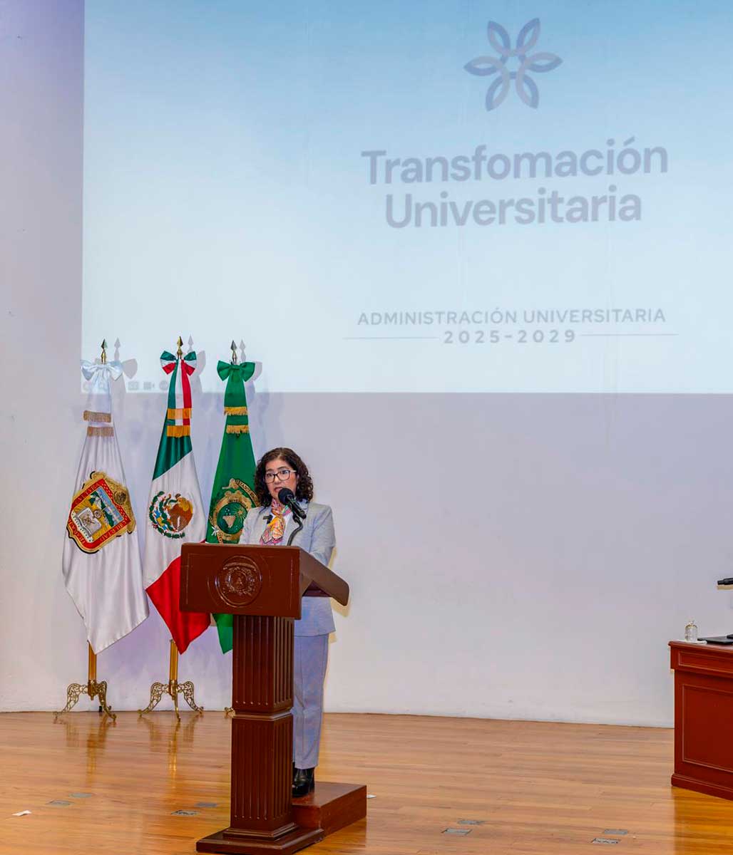 Patricia Zarza toma protesta de la rectoría de la UAEMéx.