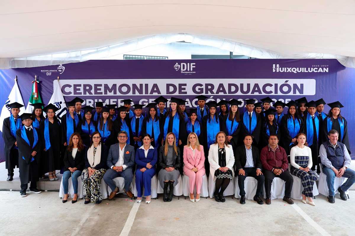 Primera generación del Bachillerato DIF Huixquilucan culmina sus estudios