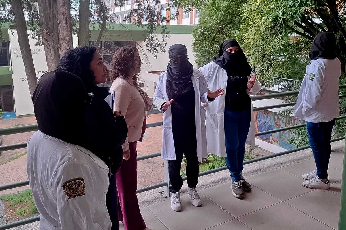 Dialogo de la rectora de la UAEMéx con estudiantes.