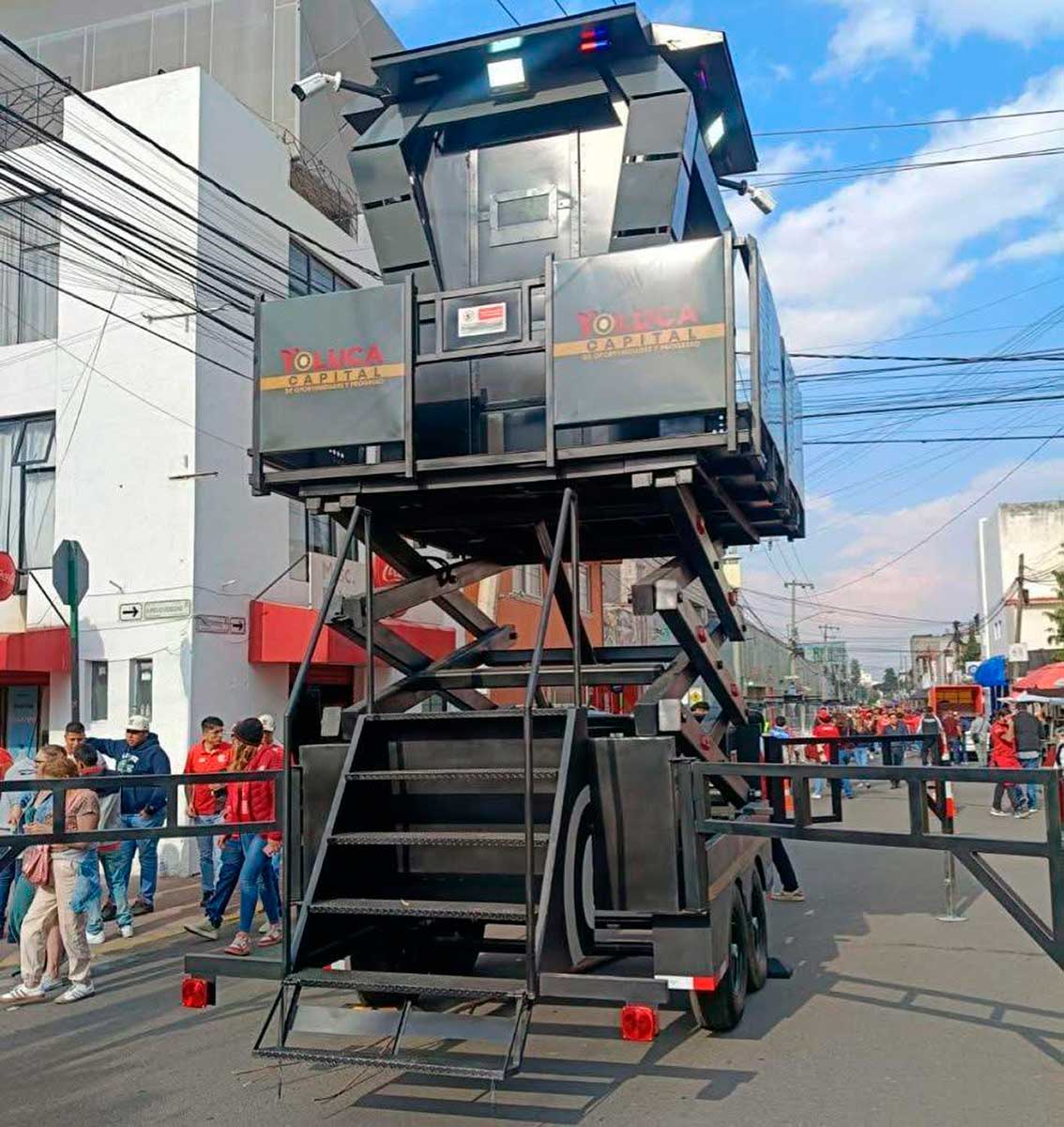 Operativo de seguridad en el Nemsio Diez de Toluca.