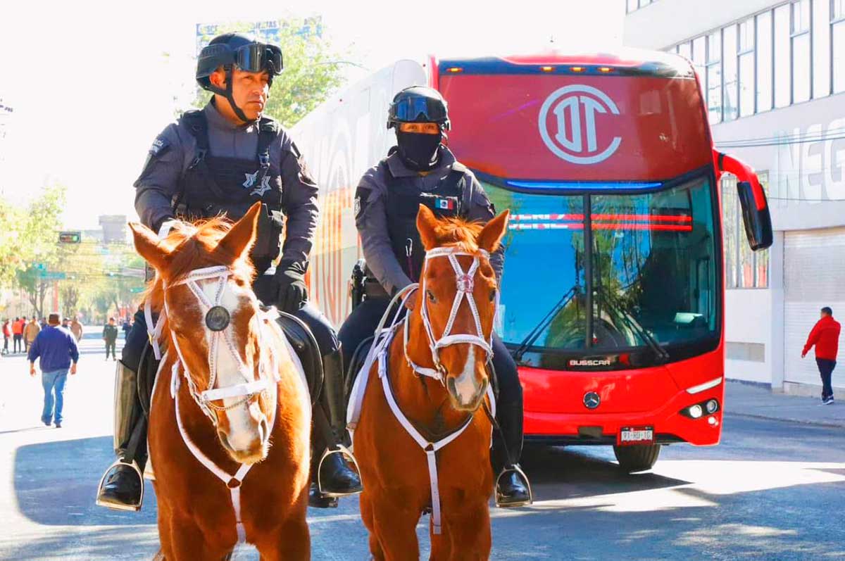 Operativo de seguridad en el Nemsio Diez de Toluca.