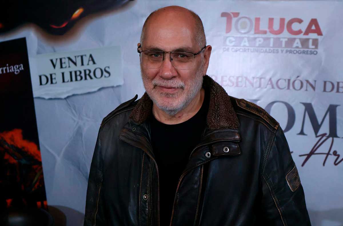 Guillermo Arriaga presenta su libro El Hombre en Toluca.