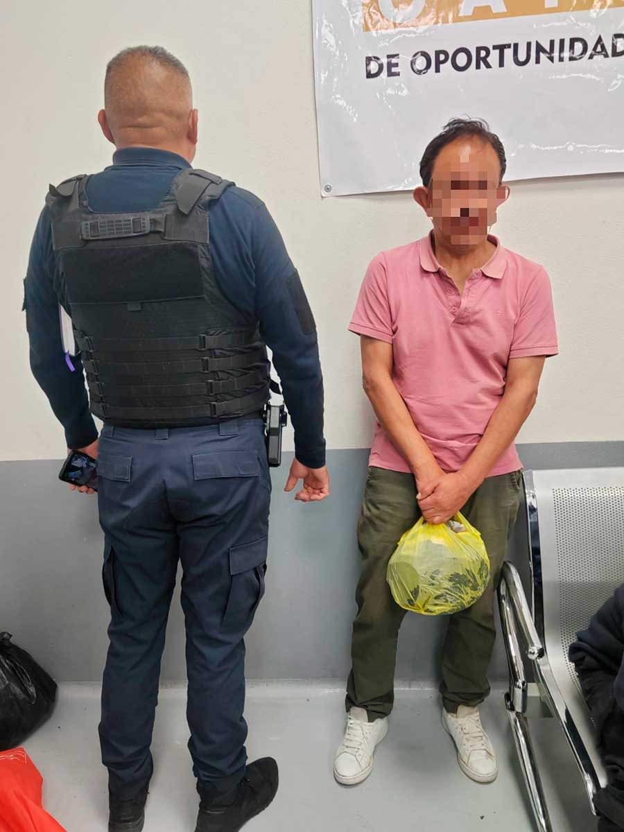 Toluca sanciona a 24 personas por tirar basura en la vía pública.