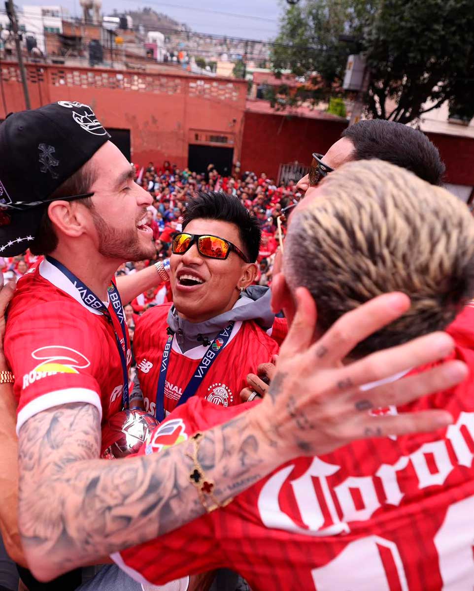 Diablos Rojos del Toluca festejando el triunfo.