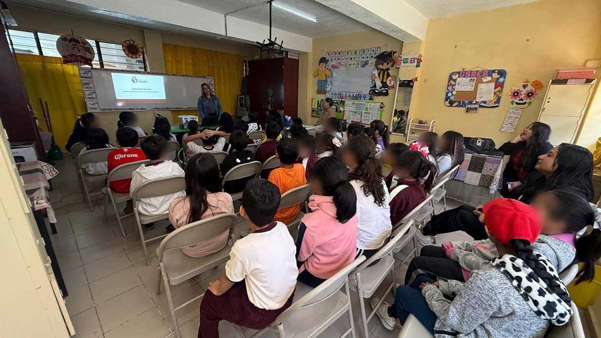 El gobierno de Toluca fomenta los derechos humanos en estudiantes de escuelas públicas.