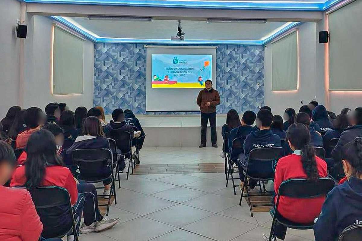 El gobierno de Toluca fomenta los derechos humanos en estudiantes de escuelas públicas.