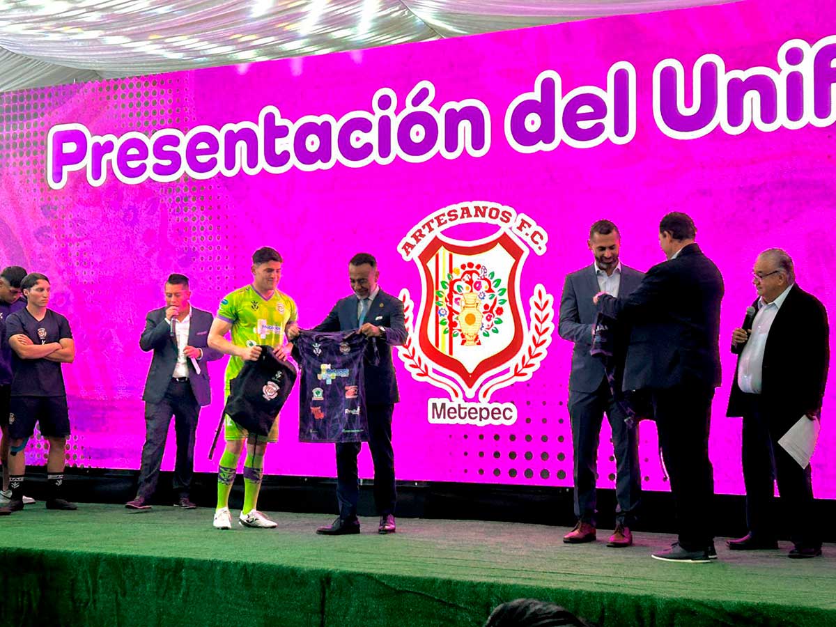 Artesanos Metepec presenta su nuevo uniforme.