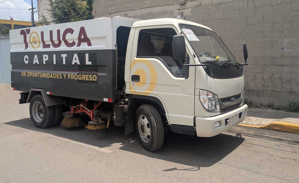 Barredoras eléctricas retiran más de 28 toneladas de basura en Toluca durante julio