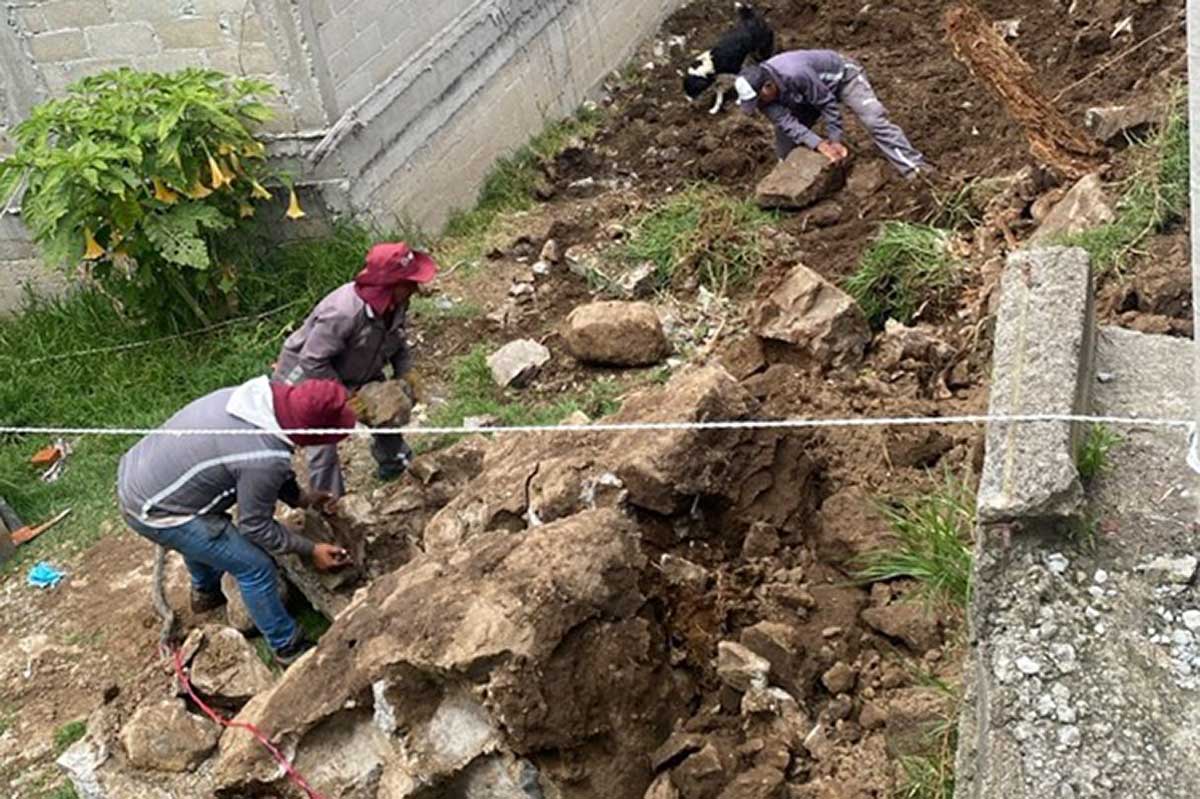 Gobierno de Toluca atiende desgajamiento menor en Santiago Tlaxomulco