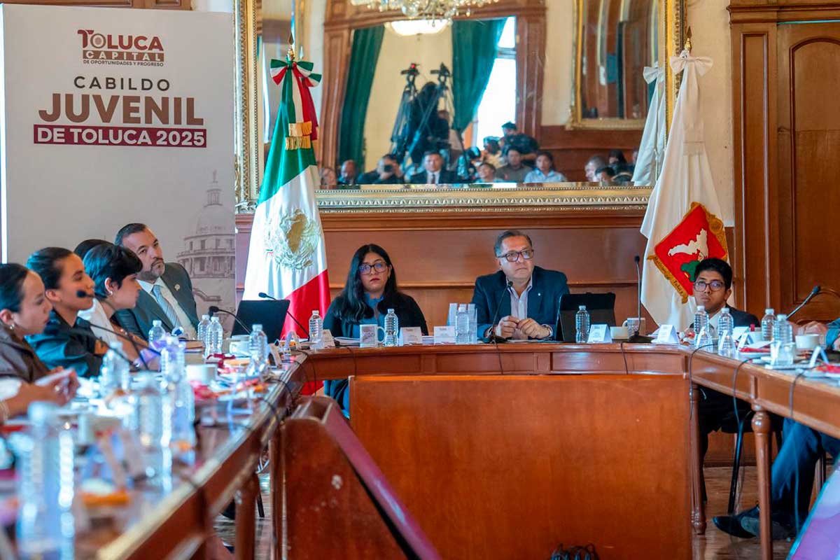 Gobierno de Toluca en sesión de cabildo.