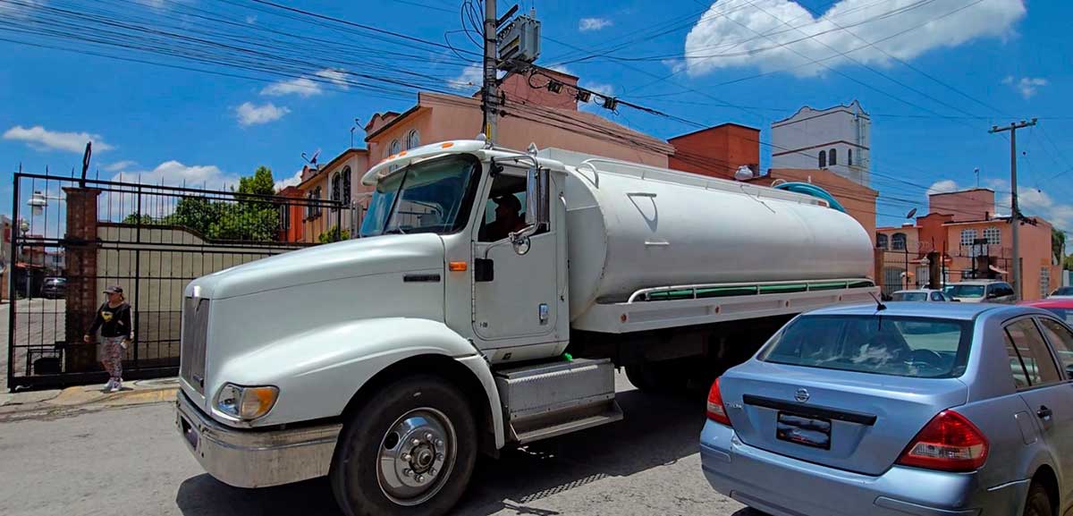 Más de 88 millones de litros de agua distribuye Toluca en pipas para garantizar el suministro