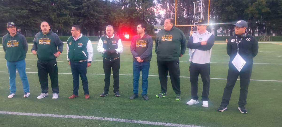 Coach del equipo de futbol americano de la UAEMéx.