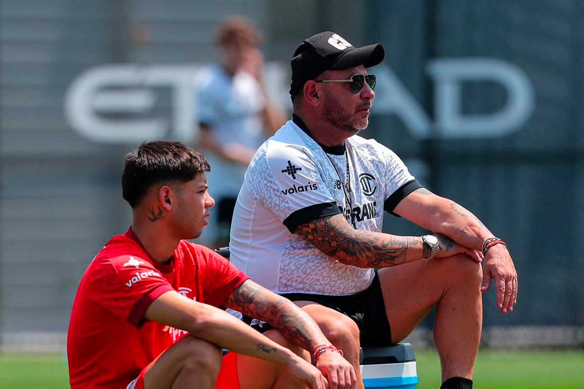 Toluca listo para enfrentar a Pumas: Jesús Angulo reconoce a Keylor Navas, pero asegura que “la mente está en el triunfo”