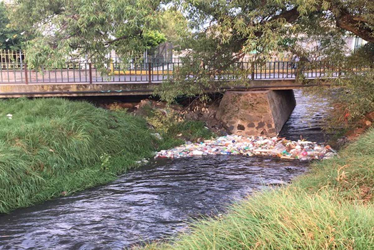 Toluca refuerza limpieza de drenajes y canales para prevenir inundaciones en temporada de lluvias