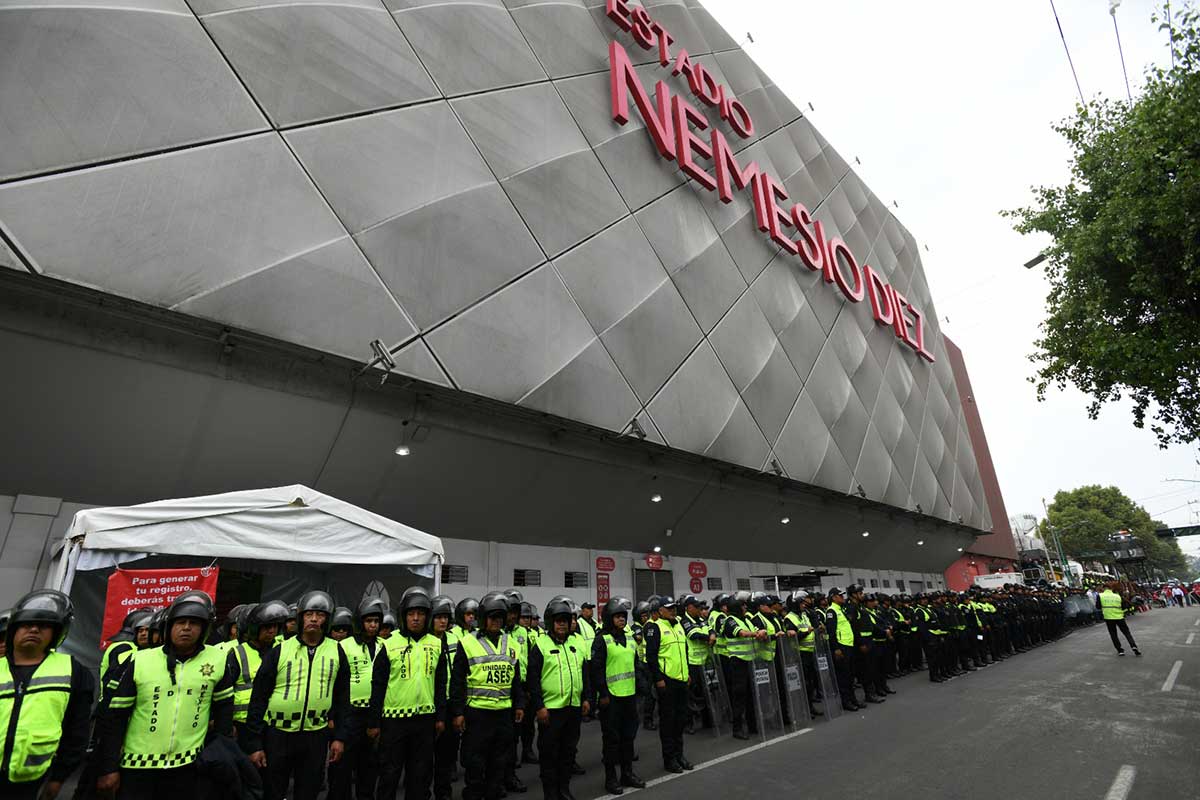 Agentes de la Secretaría de Seguiridad del Edoméx en el partido Toluca Vs Pumas.
