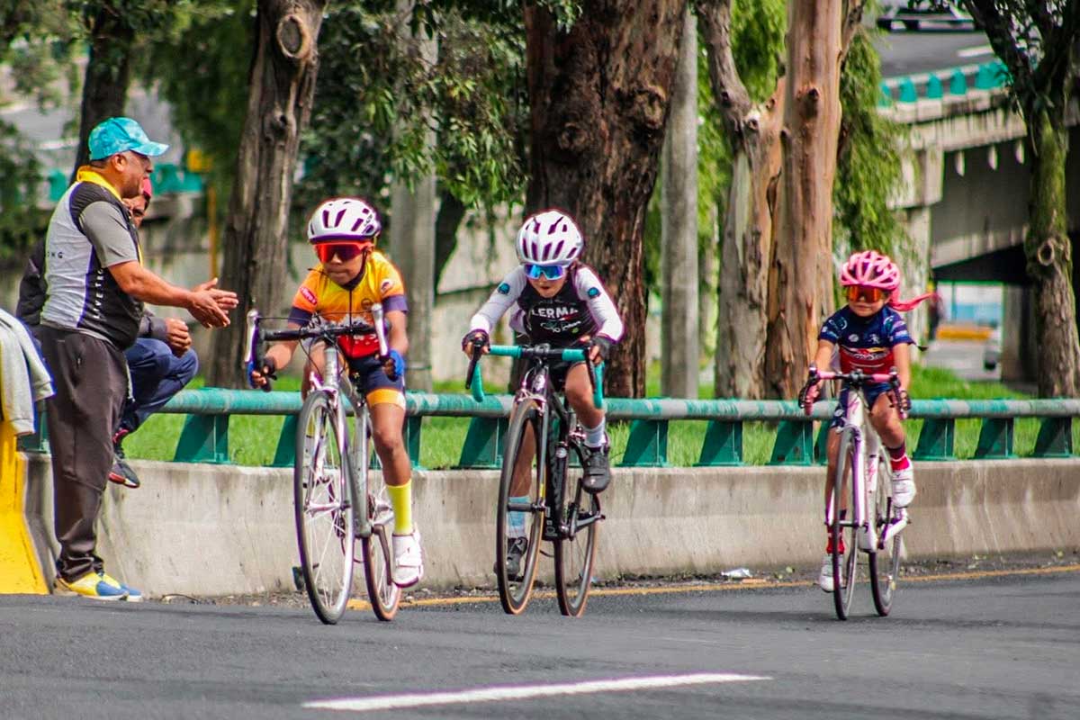 Participantes de la Copa Toluqueña de Ciclismo en Toluca.