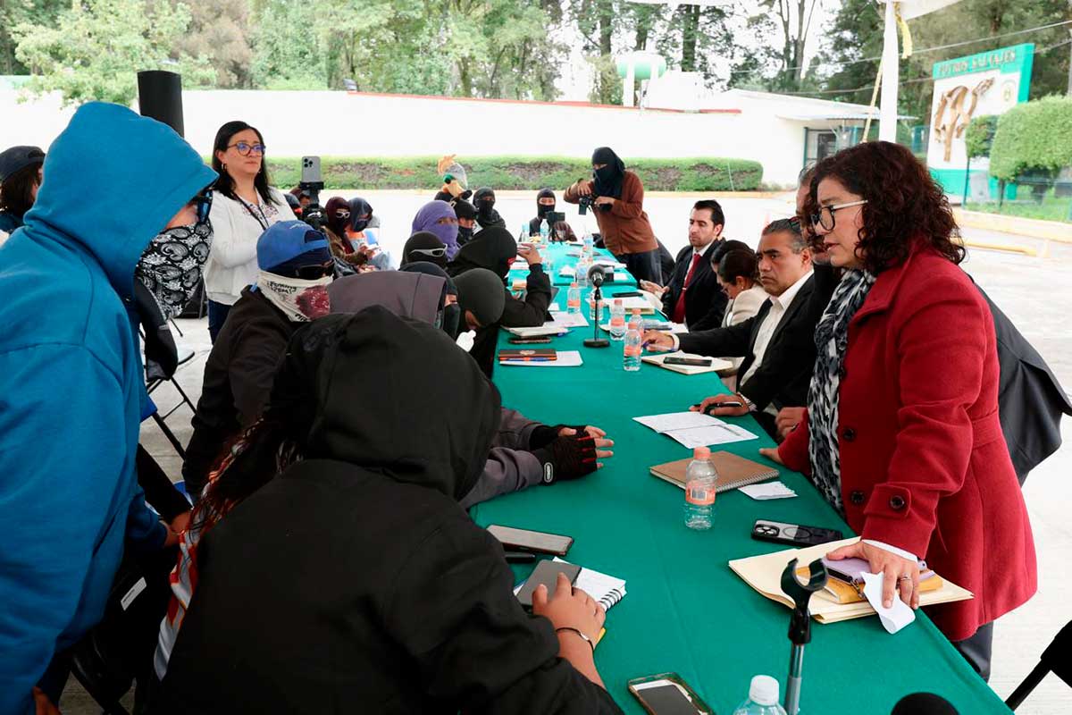 Rectora de la UAEMéx MArtha Patricia Zarza.