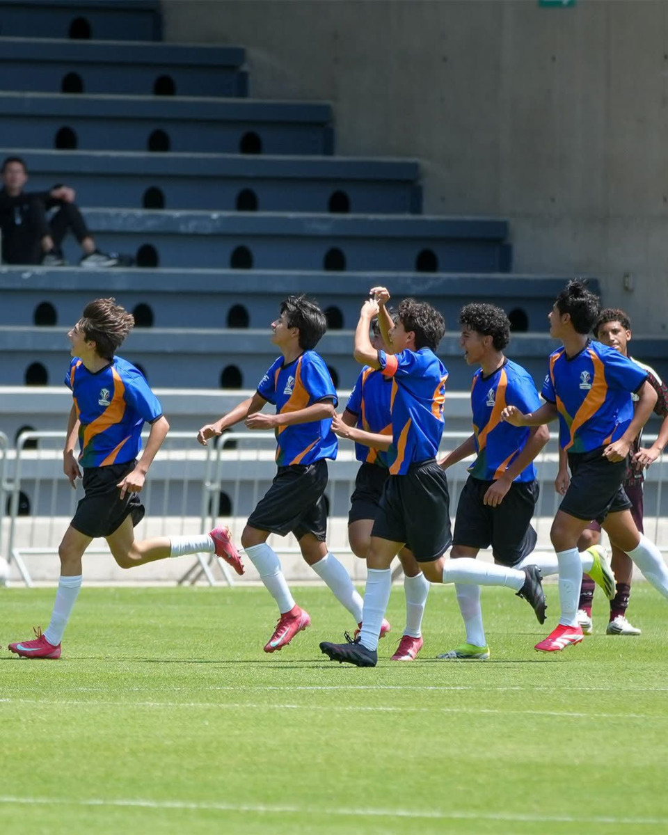 Estudiantes deportistas de la Academia de Futbol de la Femexfut.